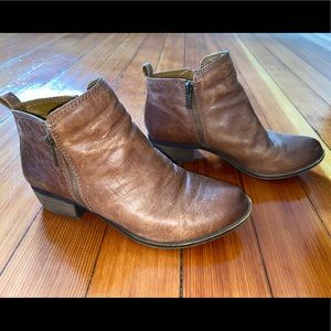 Lucky Brand Basel brown leather ankle booties